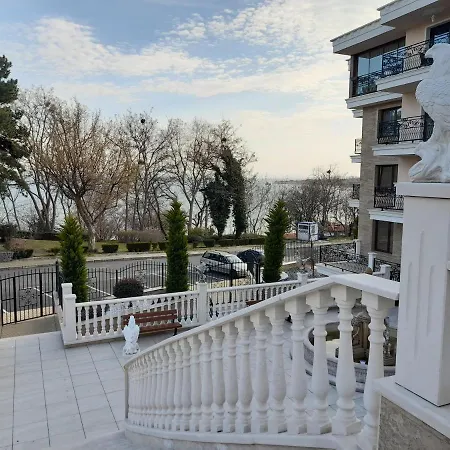 4-zimmer Luxusapartment Direkt Am Strand, Mit Seitenmeerblick, Apartmenthaus 