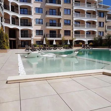 4-zimmer Luxusapartment Direkt Am Strand, Mit Seitenmeerblick, Apartmenthaus 