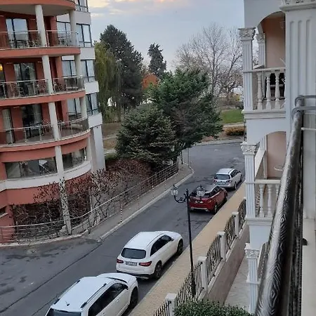 4-zimmer Luxusapartment Direkt Am Strand, Mit Seitenmeerblick, Apartmenthaus 