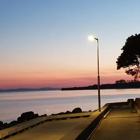 4-zimmer Luxusapartment Direkt Am Strand, Mit Seitenmeerblick, Apartmenthaus 